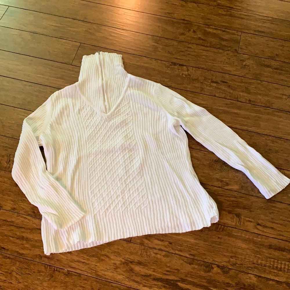 Liz Claiborne white cotton long sleeve sweater